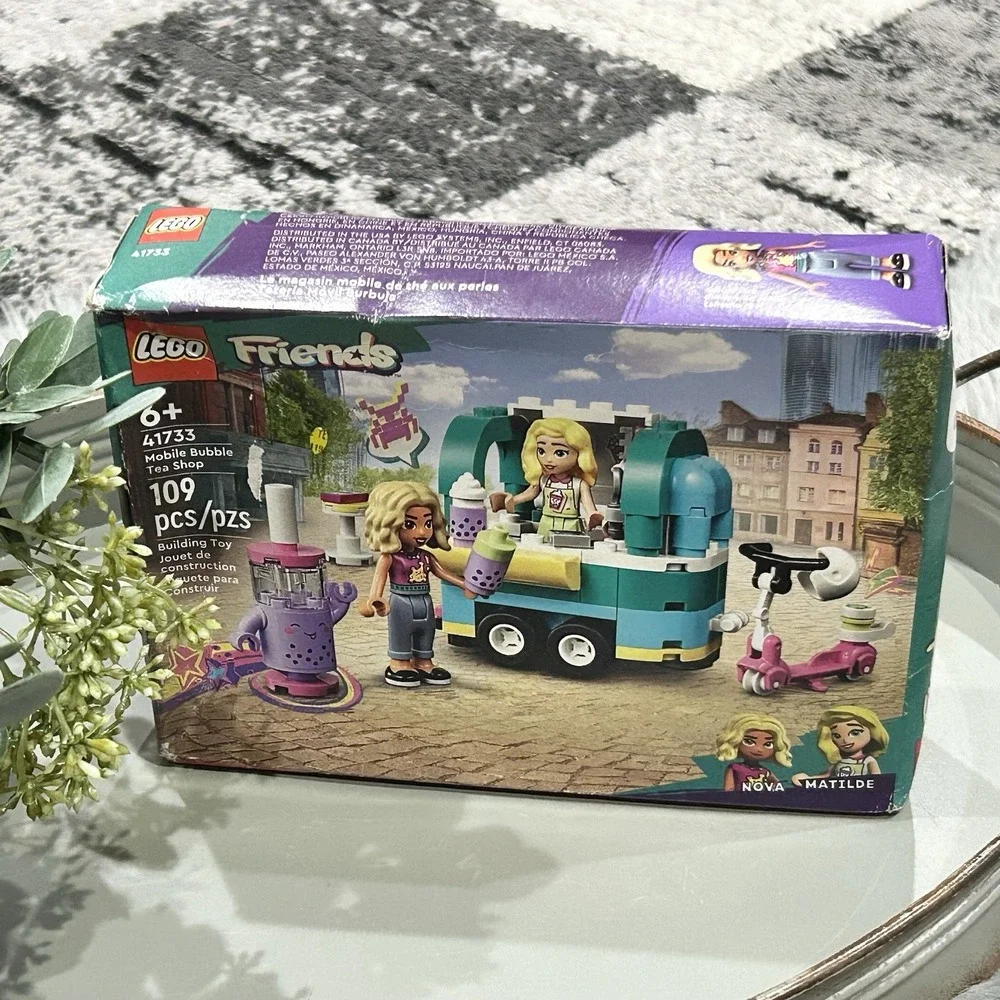 LEGO FRIENDS 41733: Mobile Bubble Tea Shop NEW- in damaged Box